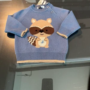 Maglione Jeckerson girocollo con scoiattolo sul davanti