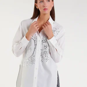 Camicia bianca con applicazioni gioiello