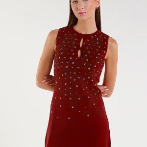 Abitino smanicato bordeaux con dettagli gioiello