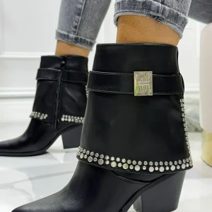 Lara Black - Cowboys